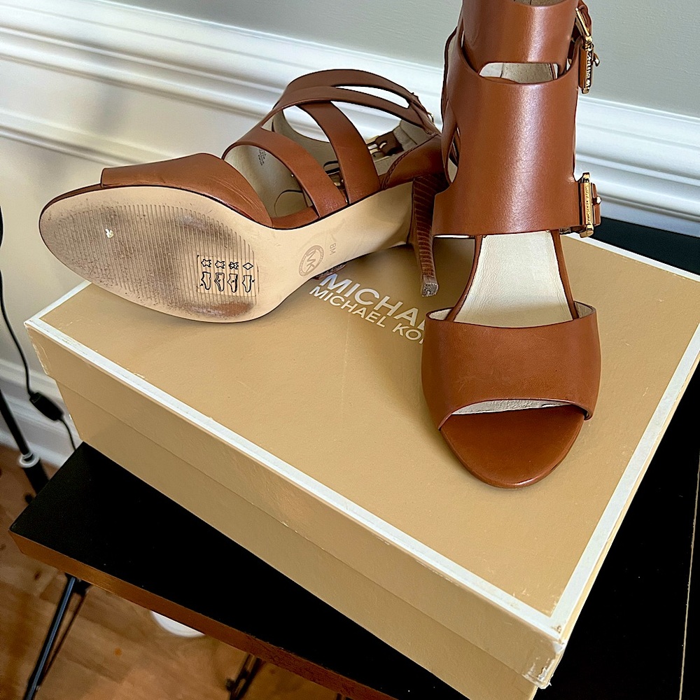 Lucinda Open toe Luggage Leather shoe size 8M.